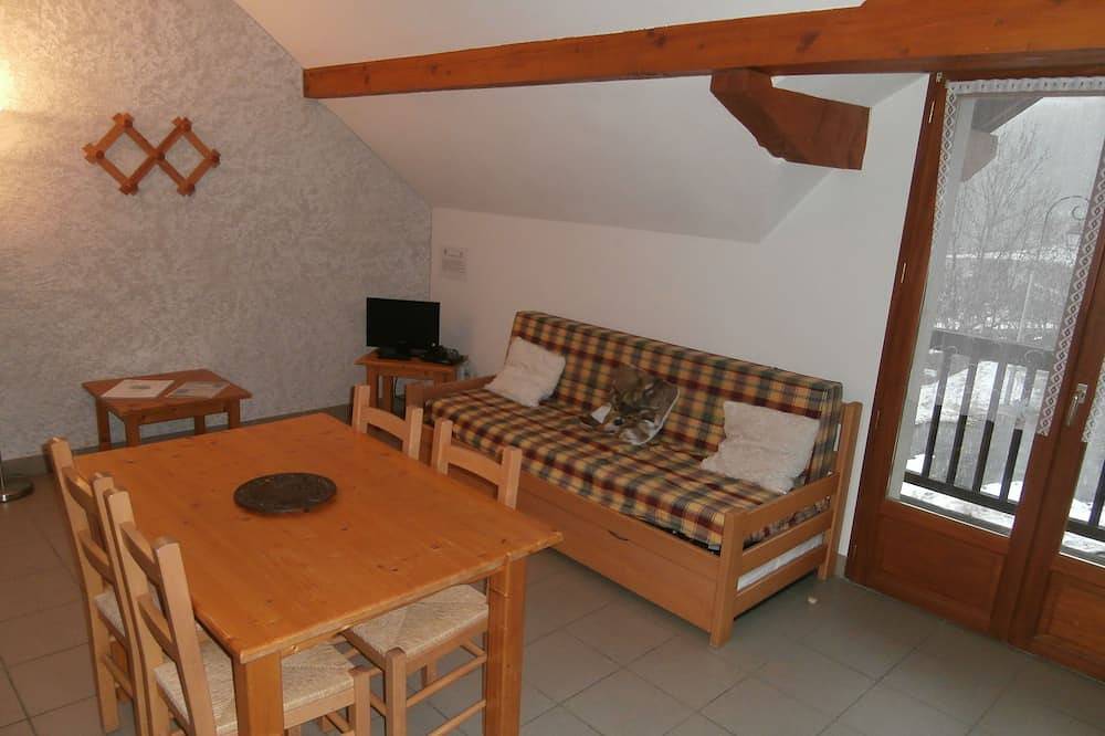 Entire apartment, Just 5 minutes from the Domaine des Sybelles! Fully equipped apartment with view. in Saint-Colomban-des-Villards, Saint-Jean-de-Maurienne region