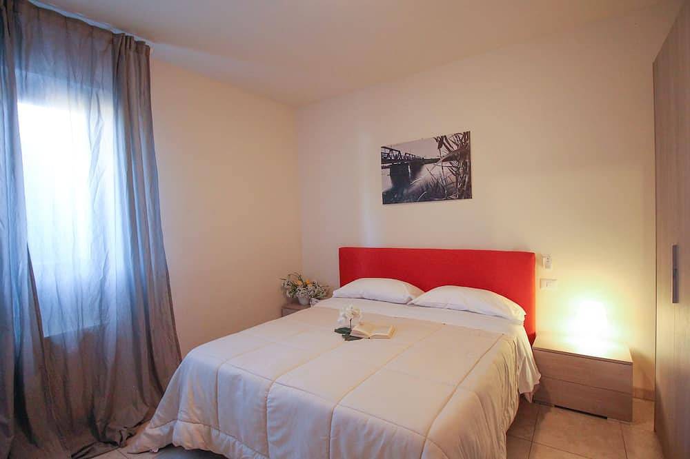 Entire apartment, Il Biancospino 11-Residence Felice -14 accommodation 300 meters from the sea, swimming pool, race in Celle Ligure, Riviera di Ponente
