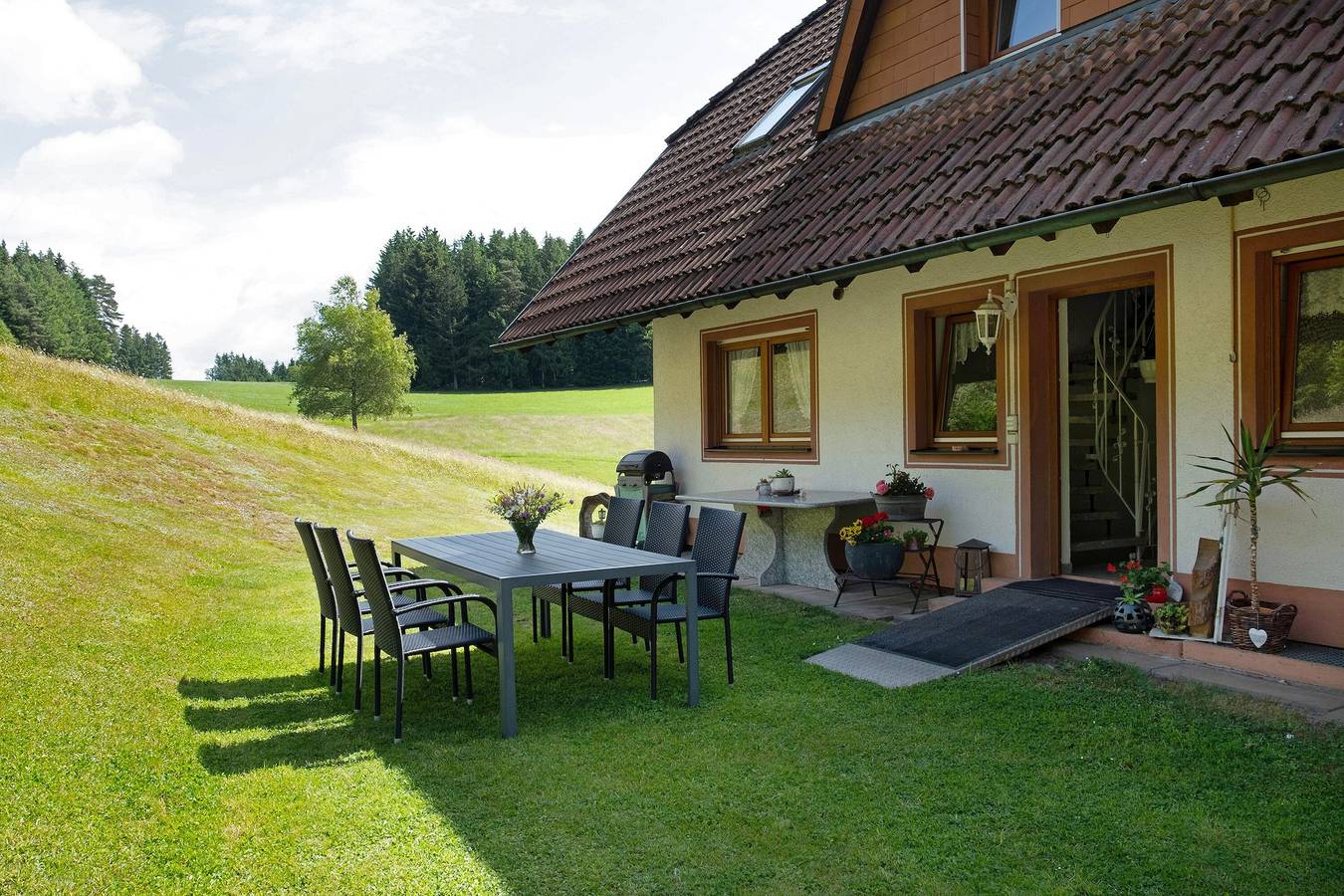 Apartamento inteiro, Apartamento 'Ringwald' com vista para a montanha, jardim partilhado e acesso Wi-Fi in Biederbach, Central Black Forest