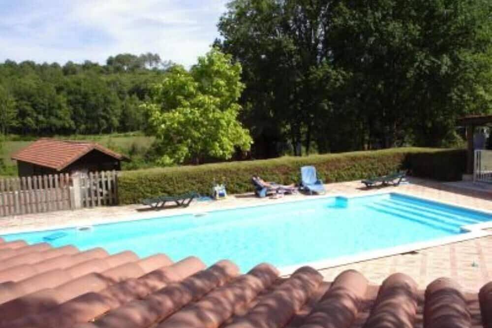 Chalet Gythion ou Varkisa pour 4 à 6 personnes, avec piscine. in Puy-l'Évêque, Quercy