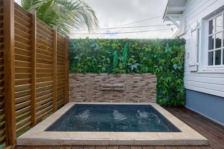 Gîte pour 2 personnes, avec vue ainsi que piscine et terrasse à Le Robert - 4