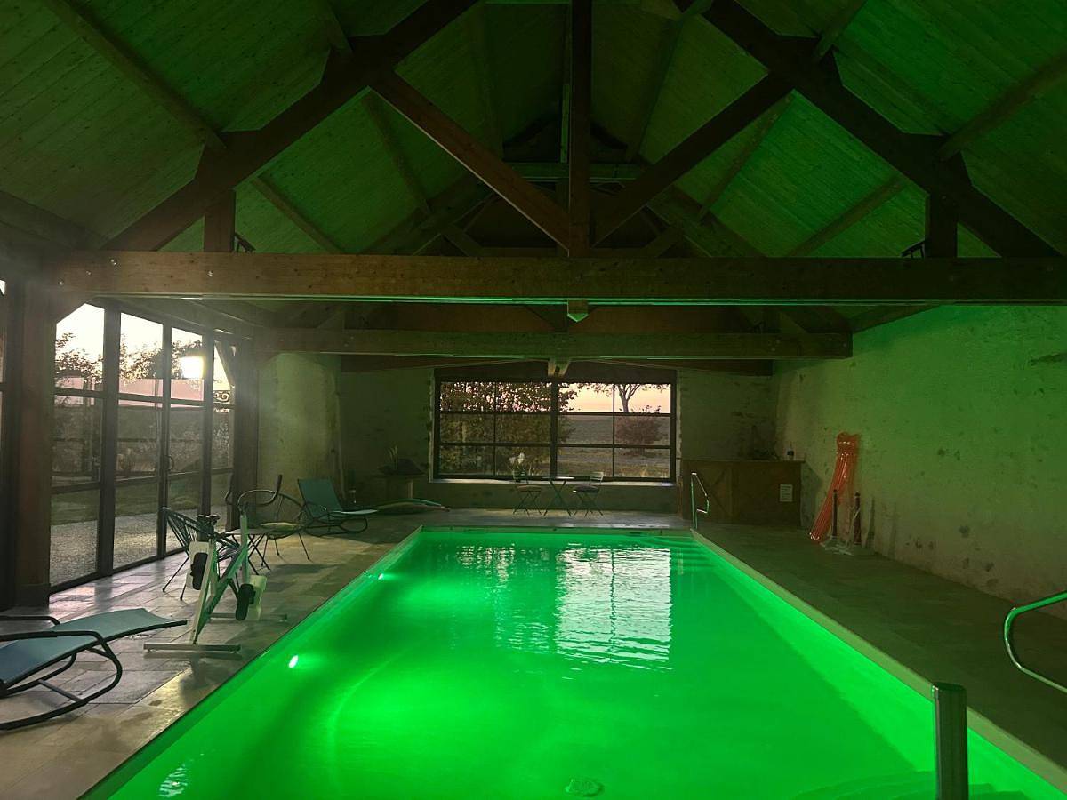 Maison De Vacances Avec Piscine Interieure - Le Grand Champagne in Saint-Victeur, Sarthe