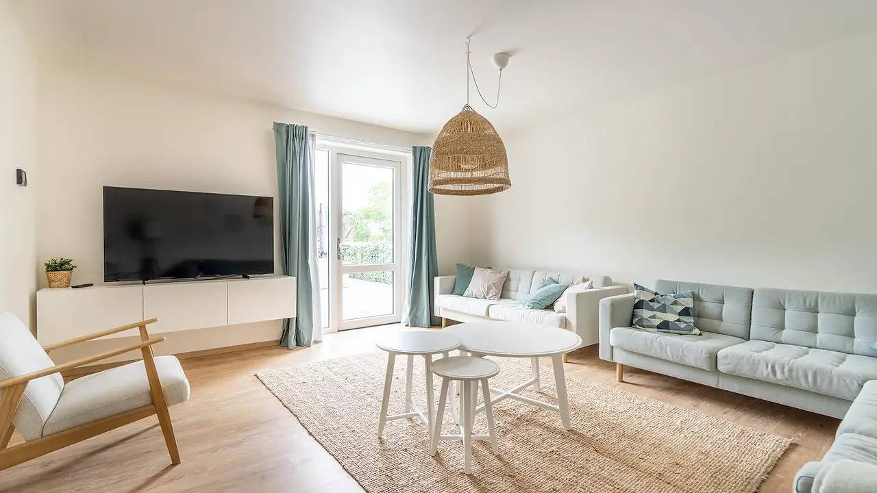 Geheel vakantieappartement, Vakantieappartement voor 21 personen met tuin in Nes, Nederlandse waddeneilanden