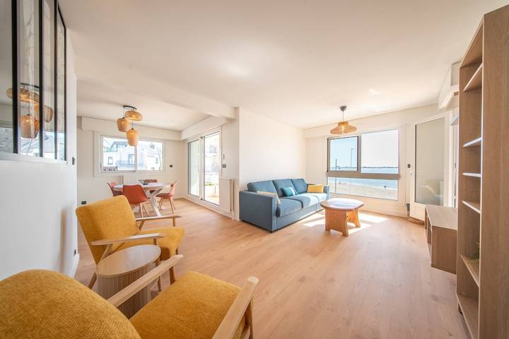 Ganze Wohnung, Ferienwohnung für 4 Personen mit Terrasse in Larmor-Plage, Côte des Mégalithes