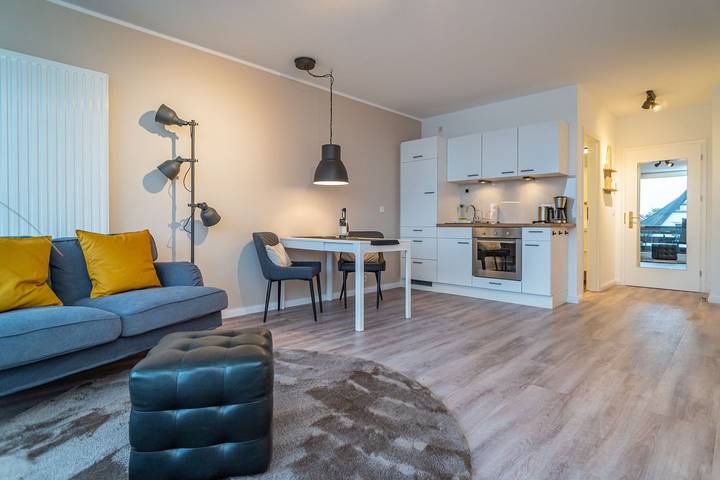 Ganze Wohnung, 1-Zimmer-Ferienwohnung mit Balkon und Parkplatz. - nur 450m bis zum Strand! in Westerland, Sylt (Gemeinde)