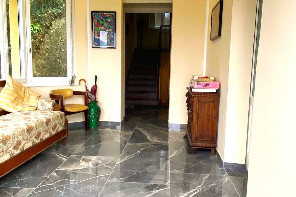 Camera Privata In Villa con terrazzo, vari giardini e barbecue. in Comune di Perledo, Prealpi Bergamasche Occidentali