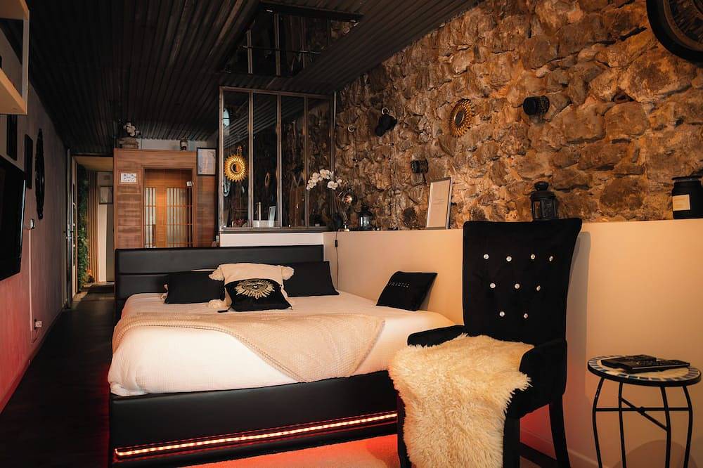Entire apartment, Sweet Loft Grenoble-love Room Avec Jacuzzi & Sauna in Grenoble, Isère