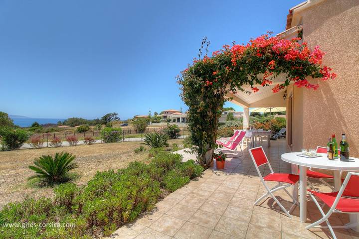 Gîte pour 8 personnes, avec Terrasse ainsi que Jardin et Vue dans Sagone - 2