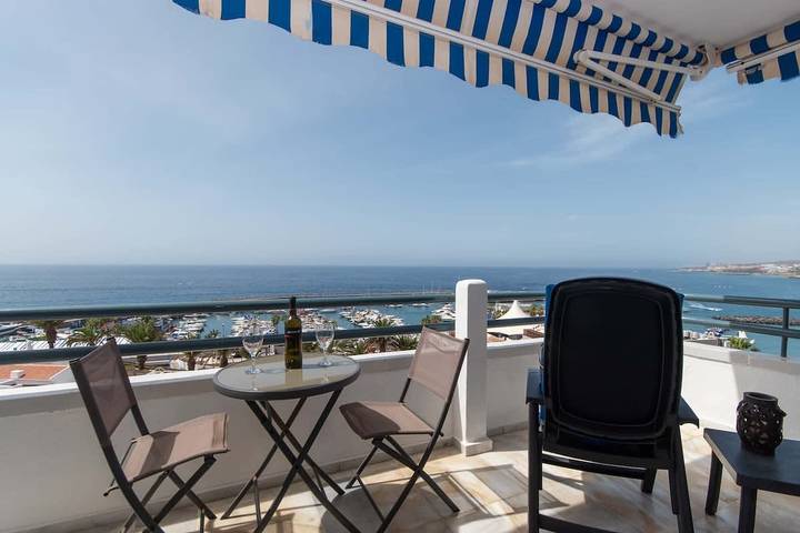 Gîte pour 4 personnes, avec balcon/terrasse et piscine, adapté aux familles à Costa Adeje - 2