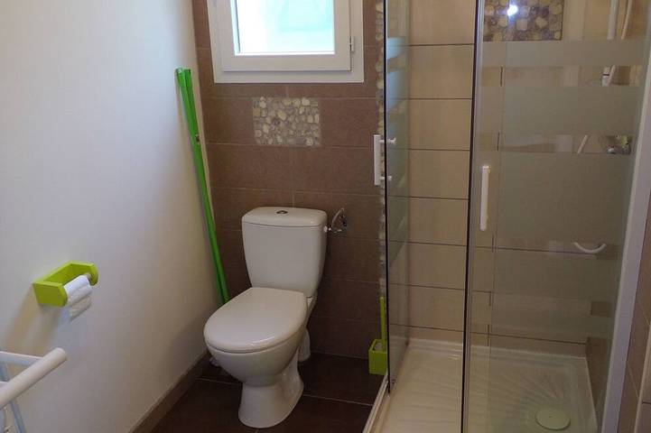 Location de vacances pour 4 personnes, avec terrasse ainsi que jardin et piscine à Gastes - 3