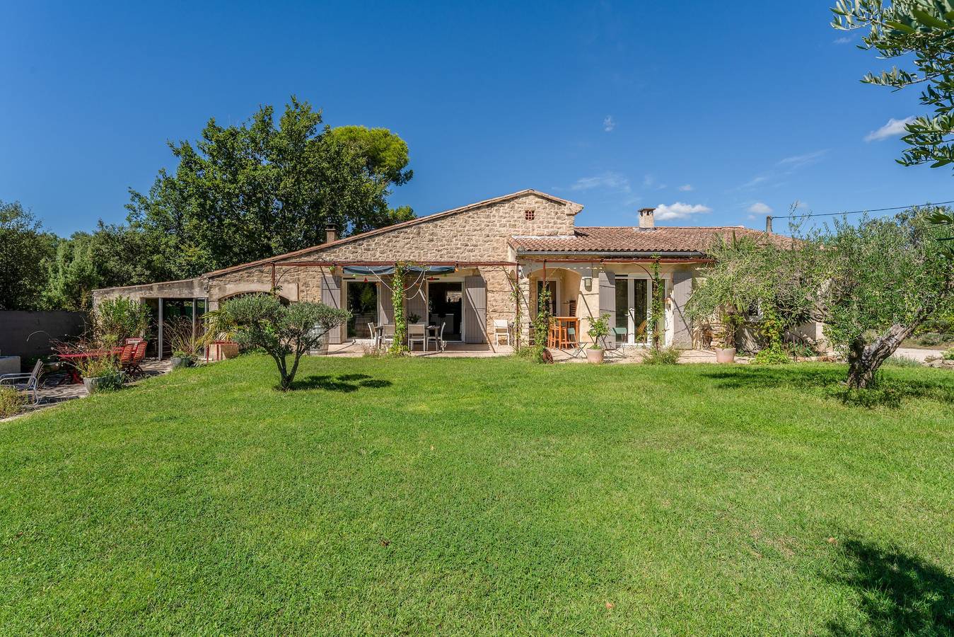 Villa « Climatisée » avec Terrasse Privée, Wi-Fi et Climatisation in Caromb, Parc naturel régional du Mont-Ventoux