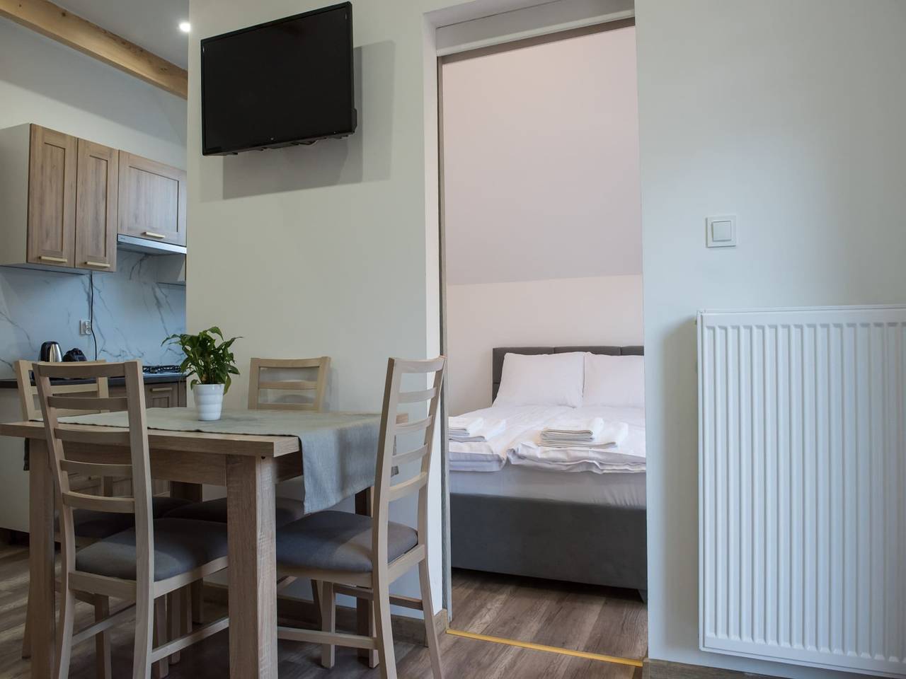 Ganze Wohnung, Komfortable, praktische Wohnung, Pool im Preis in Powiat Sławieński