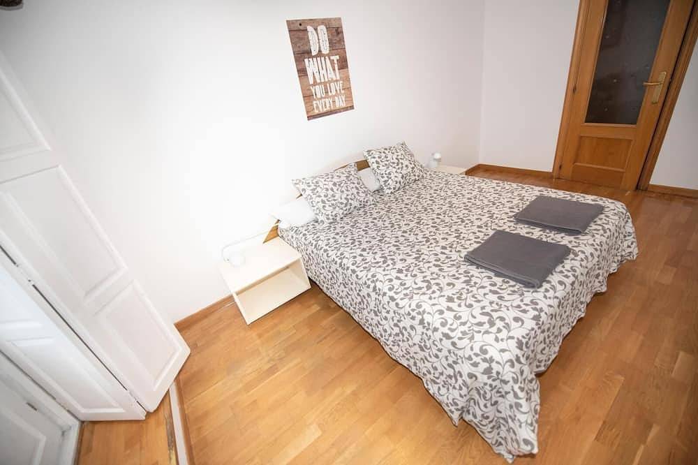 Entire apartment, Great 3 bedroom apartment on the same Plaza Mayor in Valladolid, Valladolid Province