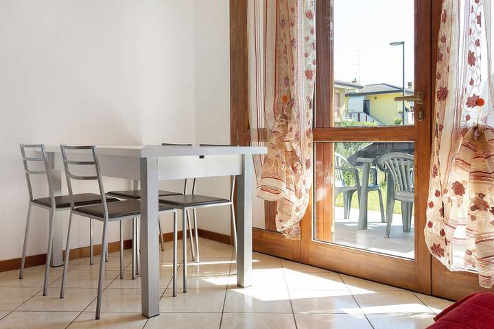 Appartement entier, Appartement « Villa Antares Bilocale » avec terrasse privée, jardin privé et climatisation in Bibione, San Michele al Tagliamento