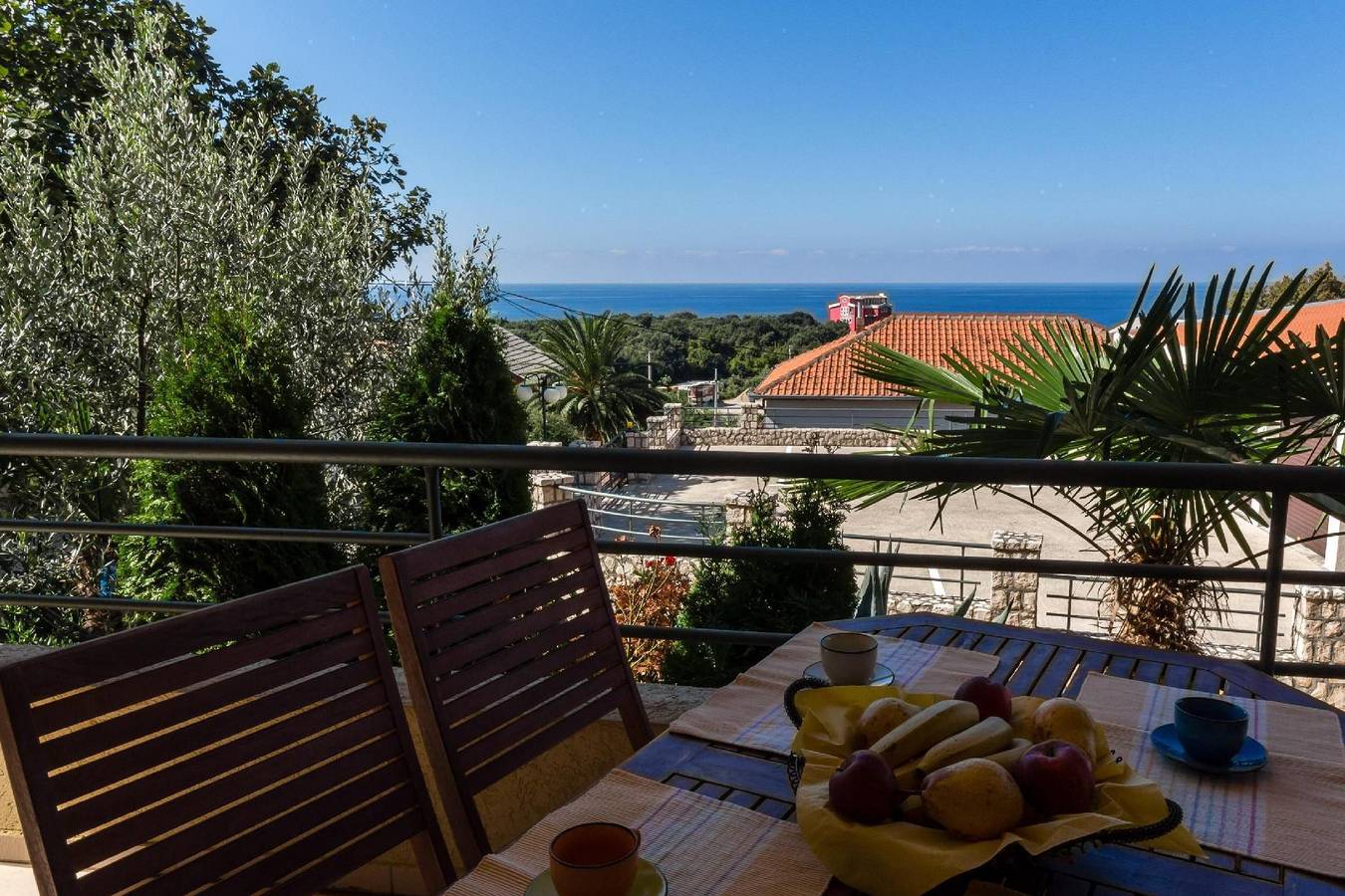Entire vacation apartment, Apartment in Utjeha-Bušat with Private Parking and Beautiful View in Utjeha-Bušat, Montenegro