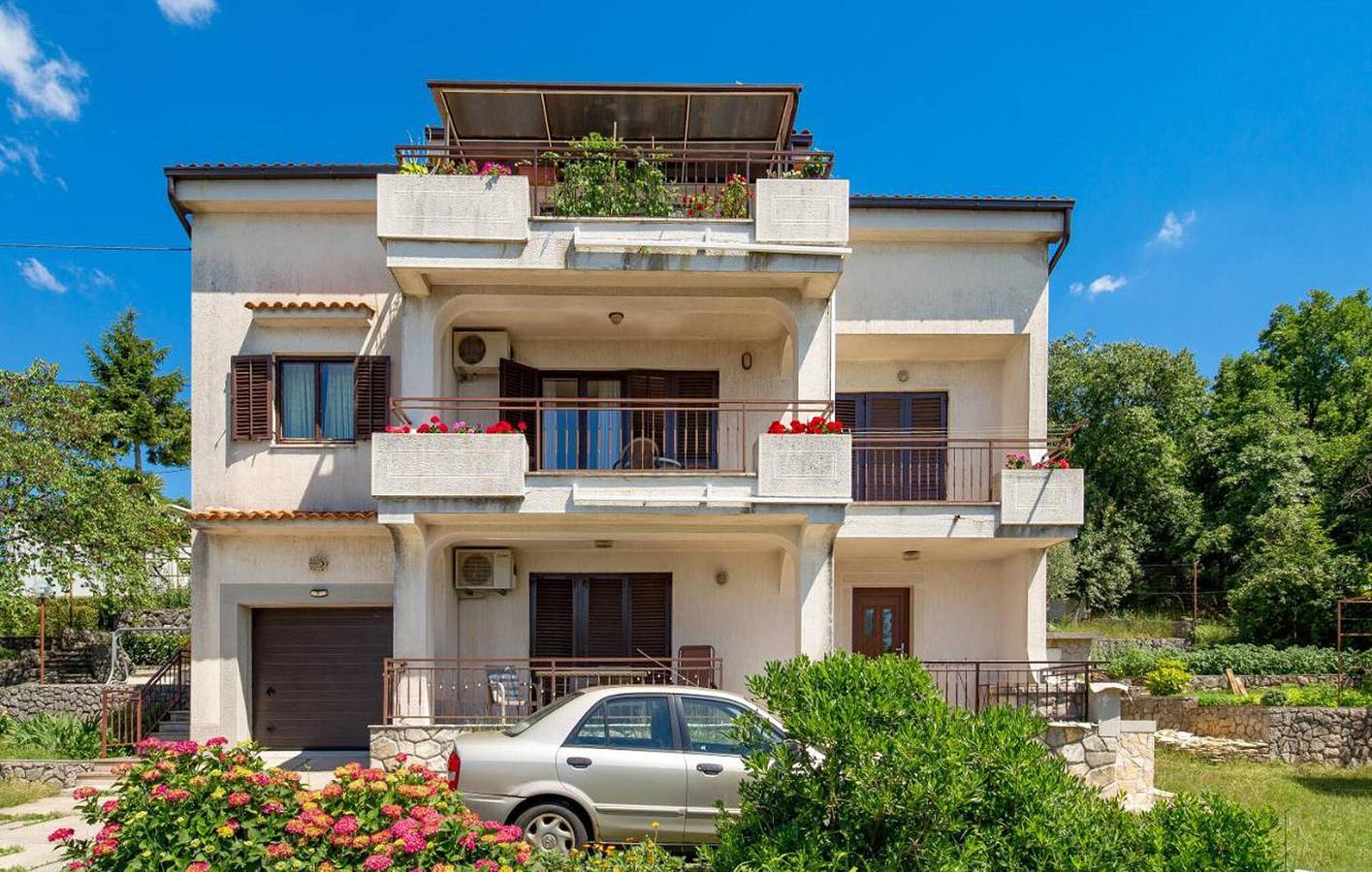 Geheel vakantieappartement, Charmant, op 2 km van de rivier: gezellig appartement van 90 m² met terras en parkeerplaats in Rijeka, Primorje-Gorski Kotar