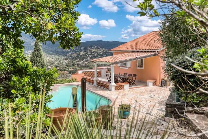 Villa pour 10 personnes, avec piscine ainsi que vue et jardin dans Le Lavandou - 4