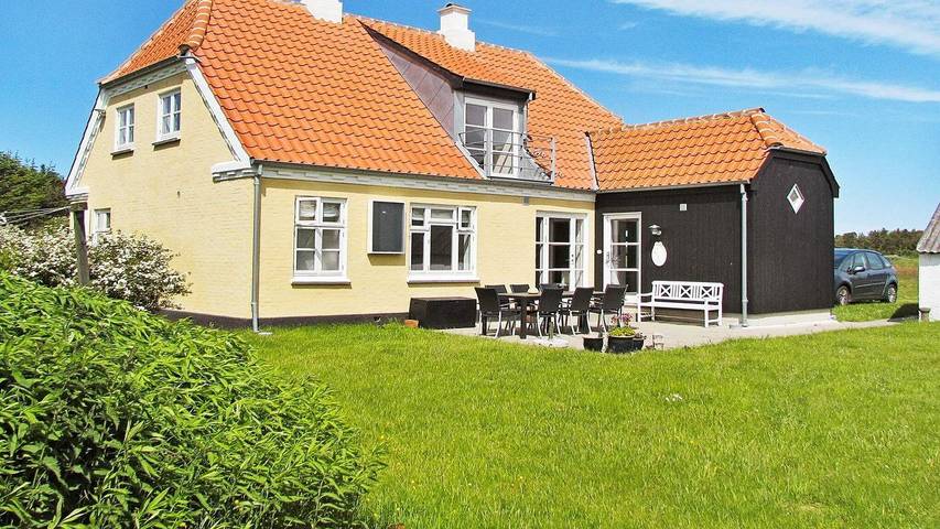 Ferieudlejning for 7 personer, med terrasse i Hulsig