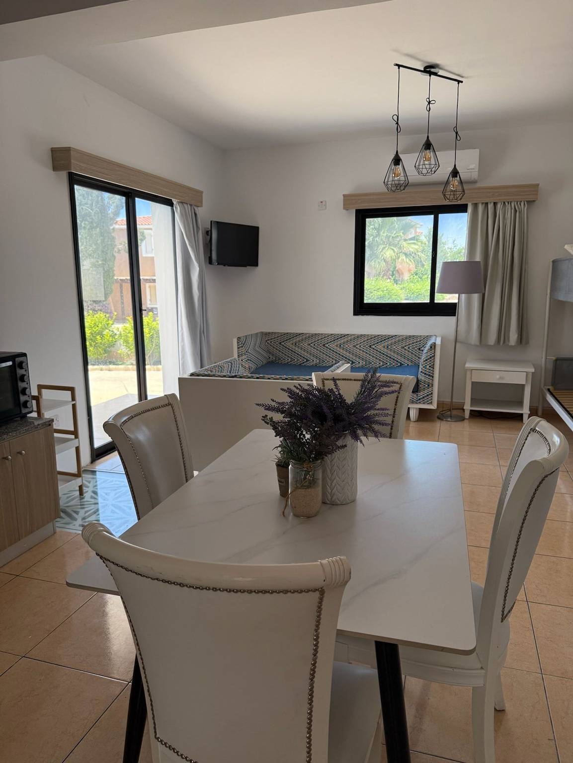 Entire apartment, 2 - 4 Bdr Apartments - Perfect Location for Sea & Shops in Paphos, South Cyprus