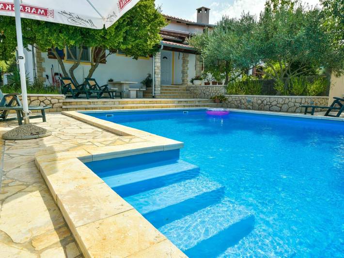 Ferienhaus für 6 Personen, mit Terrasse und Garten in Zadar