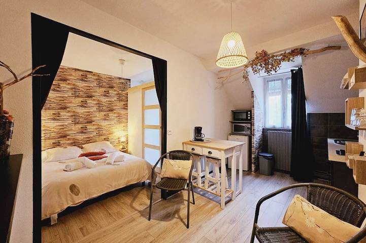 Apartamento entero, Studio *** Au petit bois; near Rocamadour in Gramat, Quercy