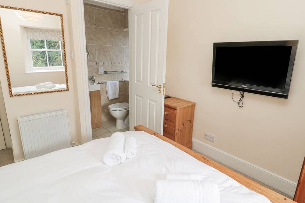 Jubilee House, pet friendly, with a garden in Embleton in Embleton, Northumberland