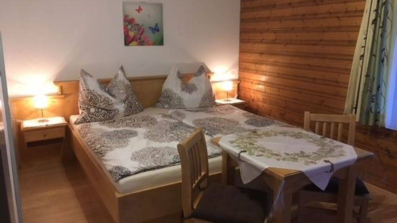 Doppelzimmer für 2 Personen (12 m²) in Strobl in Abersee, Strobl