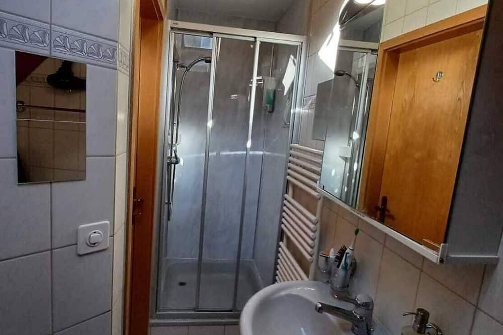 Ganze Wohnung, Geräumige, helle, sonnige Balkone. Nah an allen Annehmlichkeiten. Großartige Aussichten. in Matten bei Interlaken, Thunersee