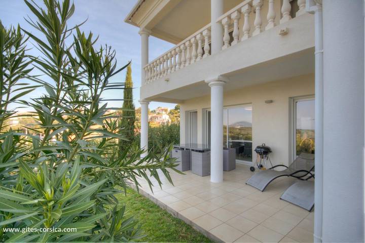 Gîte pour 4 personnes, avec Terrasse ainsi que Jardin et Vue
