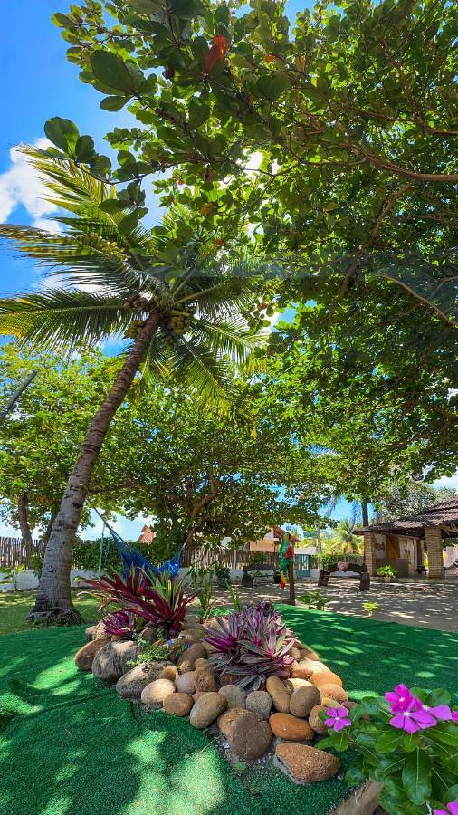 Pousadas para 4 pessoas, com piscina e jardim e ainda piscina infantil and vista, com animais de estimação em Japaratinga