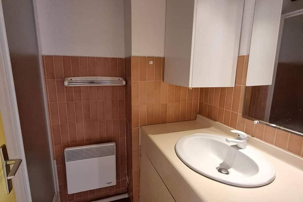 Ganze Wohnung, Gemütliche 2-Zimmer-Wohnung mit Blick auf Pool, in Strandnähe, Parkplatz, für 4 Personen in La Côte Vermeille, Argelès-sur-Mer