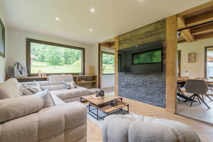 Ferienhaus für 6 Personen, mit Balkon und Whirlpool sowie Terrasse und Garten