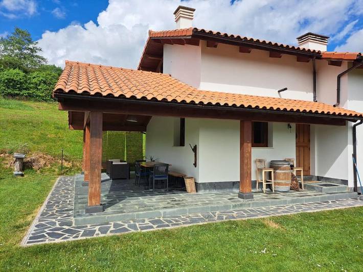 Apartamento para 5 personas, con Terraza además de Jardín y Vistas en Pravia