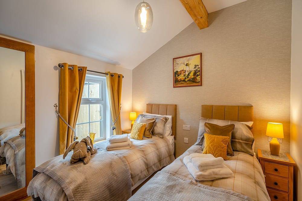 2 bedroom accommodation in Pilling, near Preston in Lancashire