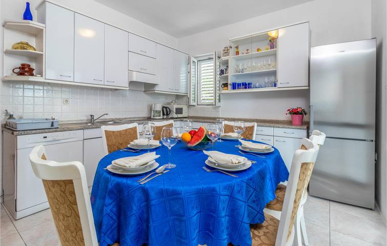 Ferienwohnung für 6 Personen, mit Terrasse und Garten in Novi Vinodolski - 4