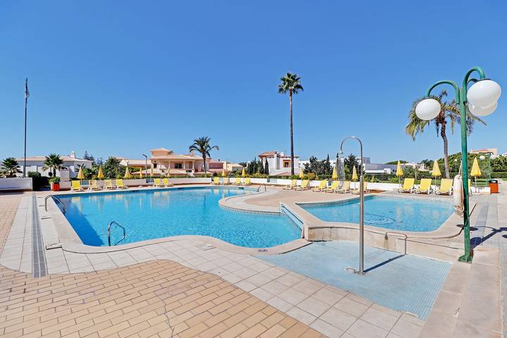 Ferienwohnung für 4 Personen, mit Terrasse und Kinderpool