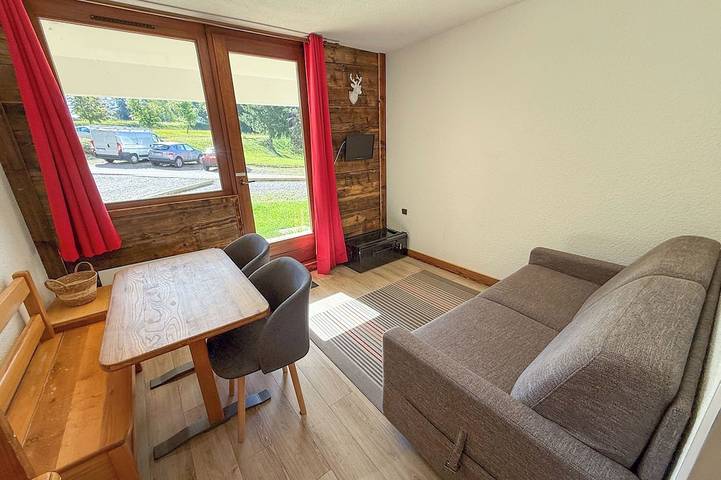 Apartamento entero, ⛰🌱 Cozy Studio in Praz-de-Lys – Mont Blanc View and Private Pool 🌞 in Praz de Lys, Taninges