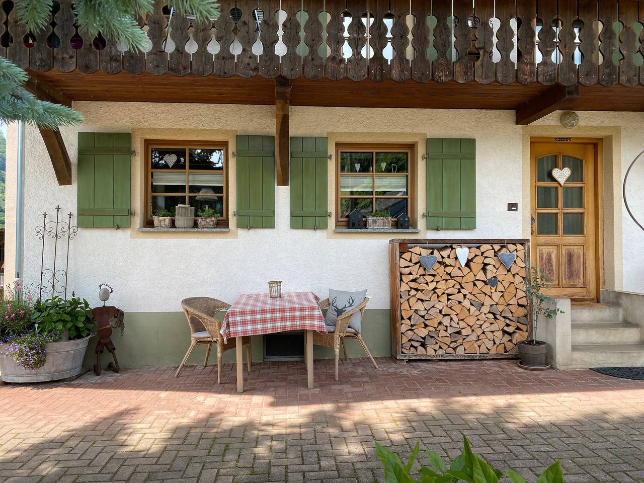 Ganze Wohnung, Apartment 'Haus Dekostüble' mit Bergblick, privater Terrasse und Wlan in Untermünstertal, Münstertal