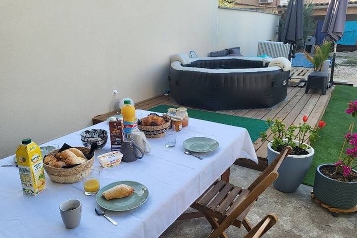 Villa pour 4 personnes, avec terrasse ainsi que jacuzzi et jardin à Orange - 4