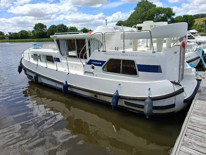 Péniche pour 5 personnes à Chenillé-Changé