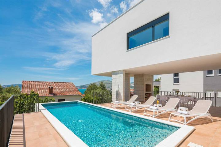 Villa pour 8 personnes à Okrug Gornji - 2