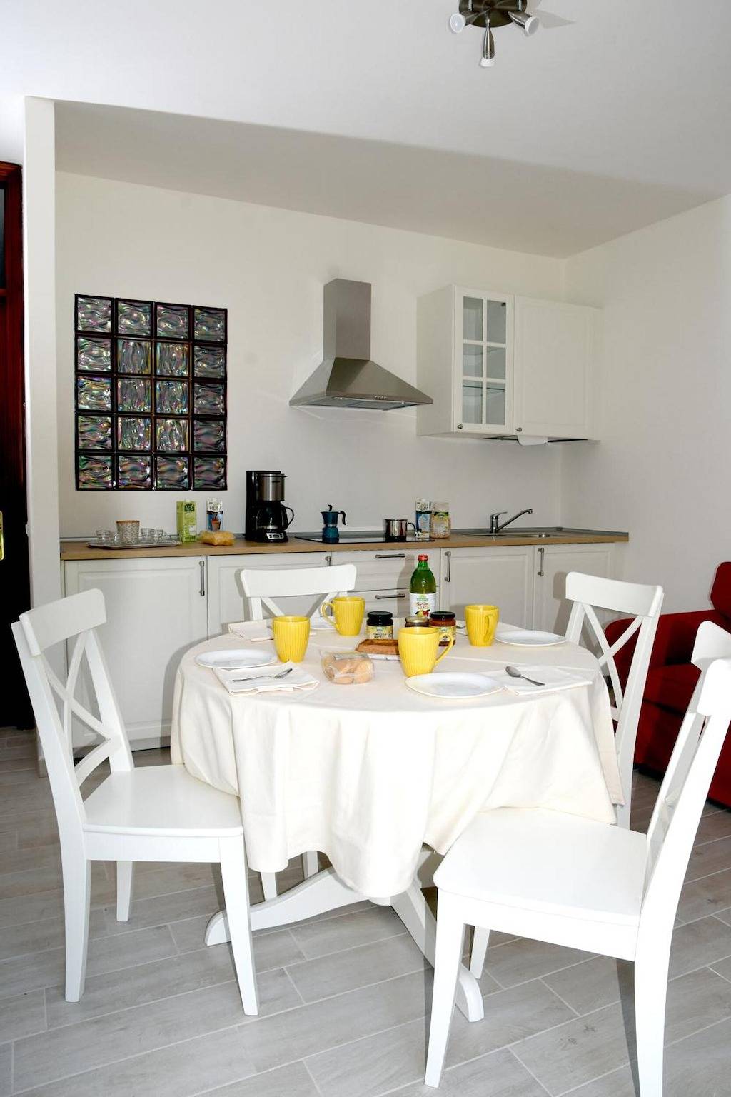 Ganze Wohnung, Apartment „Bio Forester Gentilrosso“ mit Gemeinschaftsgarten, Wlan und Klimaanlage in Manerba del Garda, Gardasee-Berge