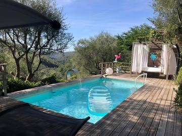 Gîte pour 5 personnes, avec piscine ainsi que vue et jardin à Colomars