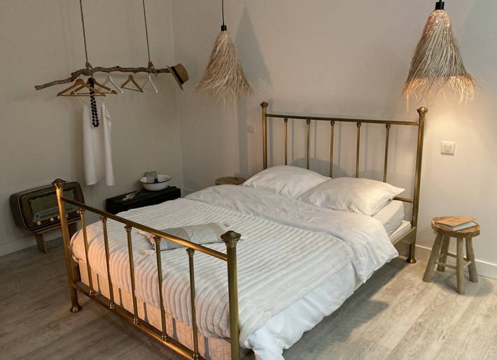 Gîte pour 2 personnes, avec jardin dans Nohanent