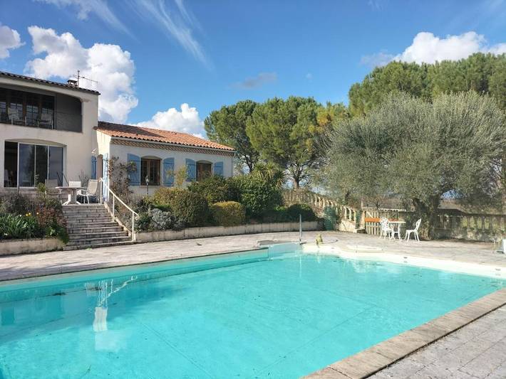 Location de vacances pour 7 personnes, avec Balcon et Terrasse ainsi que Jardin et Piscine à Saint-Sulpice-de-Cognac