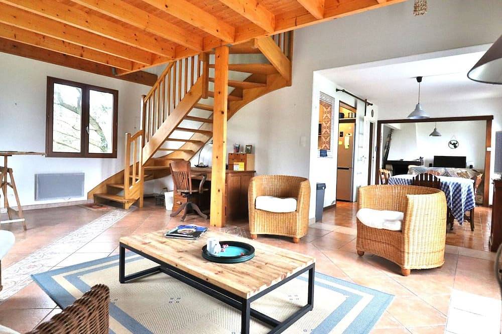 Seafront house with garden in Groix in Port Lay, Groix