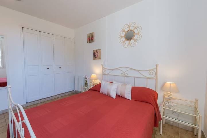 Location de vacances pour 8 personnes, avec terrasse et jardin dans Plage Du Pradeau - 3