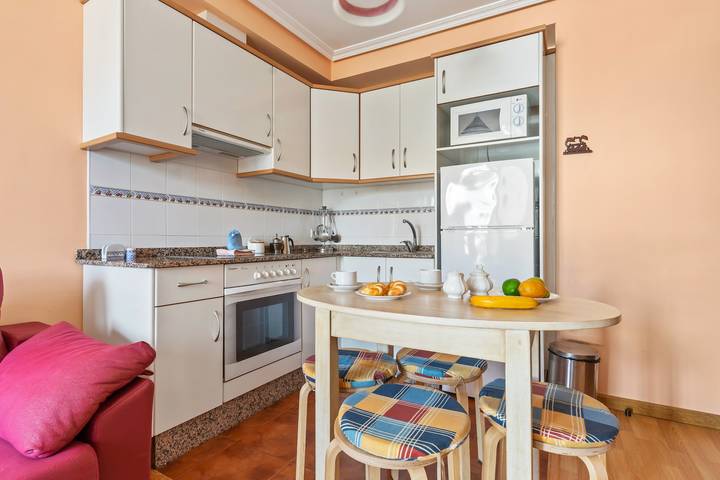 Ganze Wohnung, Ferienwohnung 'Brisas Carlos I I I' mit Balkon und Wi-Fi in Ribadeo, Rías Altas