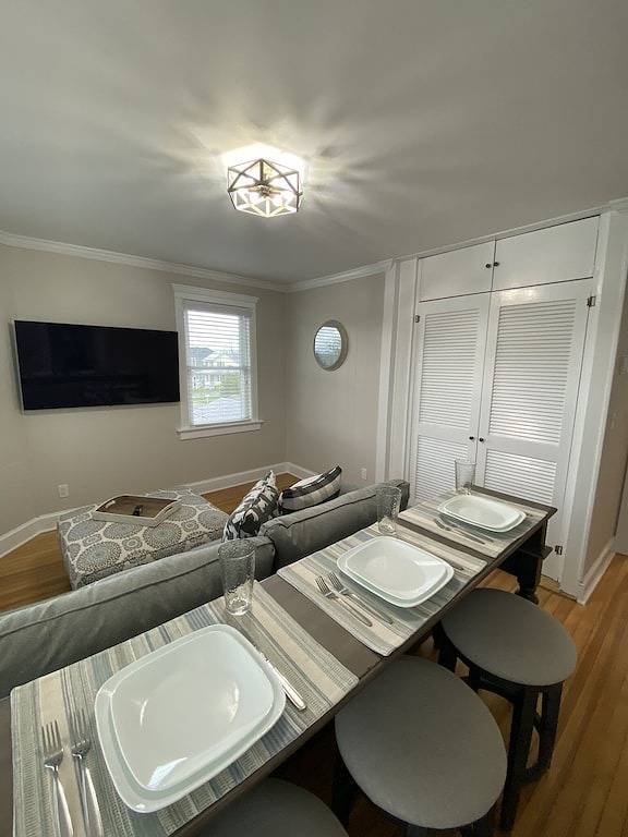 Ganze Wohnung, Beautiful sun filled 2 Br 3 blocks from beach- 2 beach passes- kids are free in Long Branch, Monmouth County