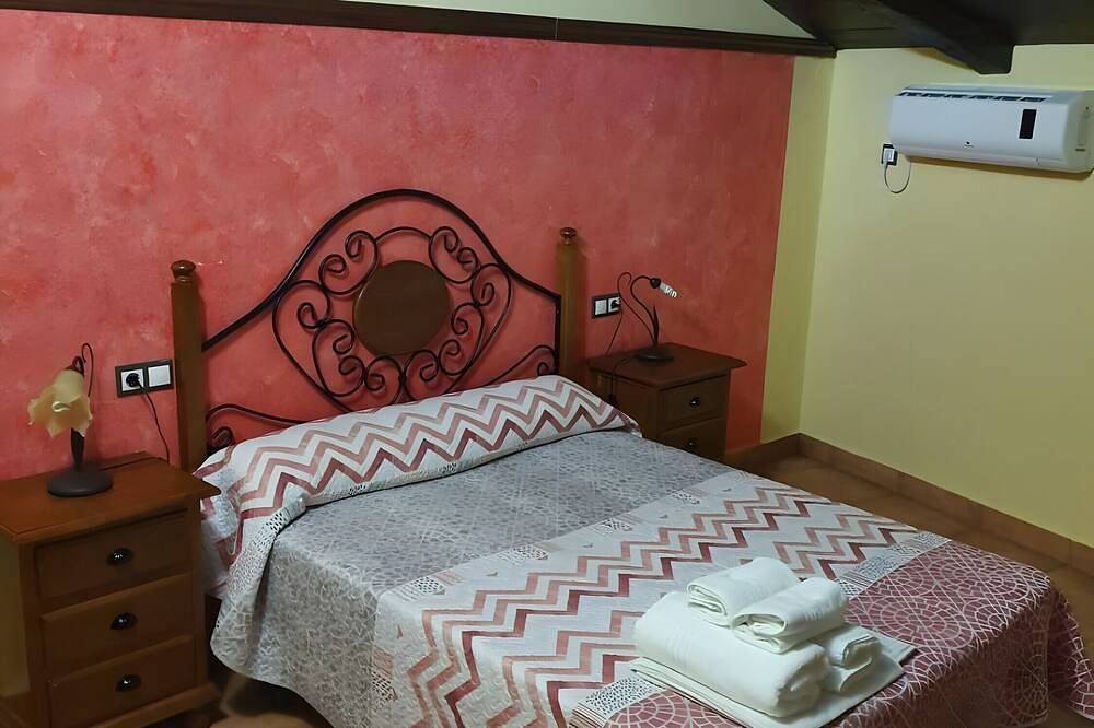 Rural House 'Fuente Los Avellanos' with Mountain View, Wi-Fi and Air Conditioning in Iznatoraf, Sierras de Cazorla and Segura Natural Park